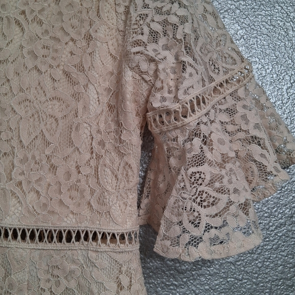 Lush Cream Lace Dress With Bell Sleeves Slze M - Picture 6 of 10